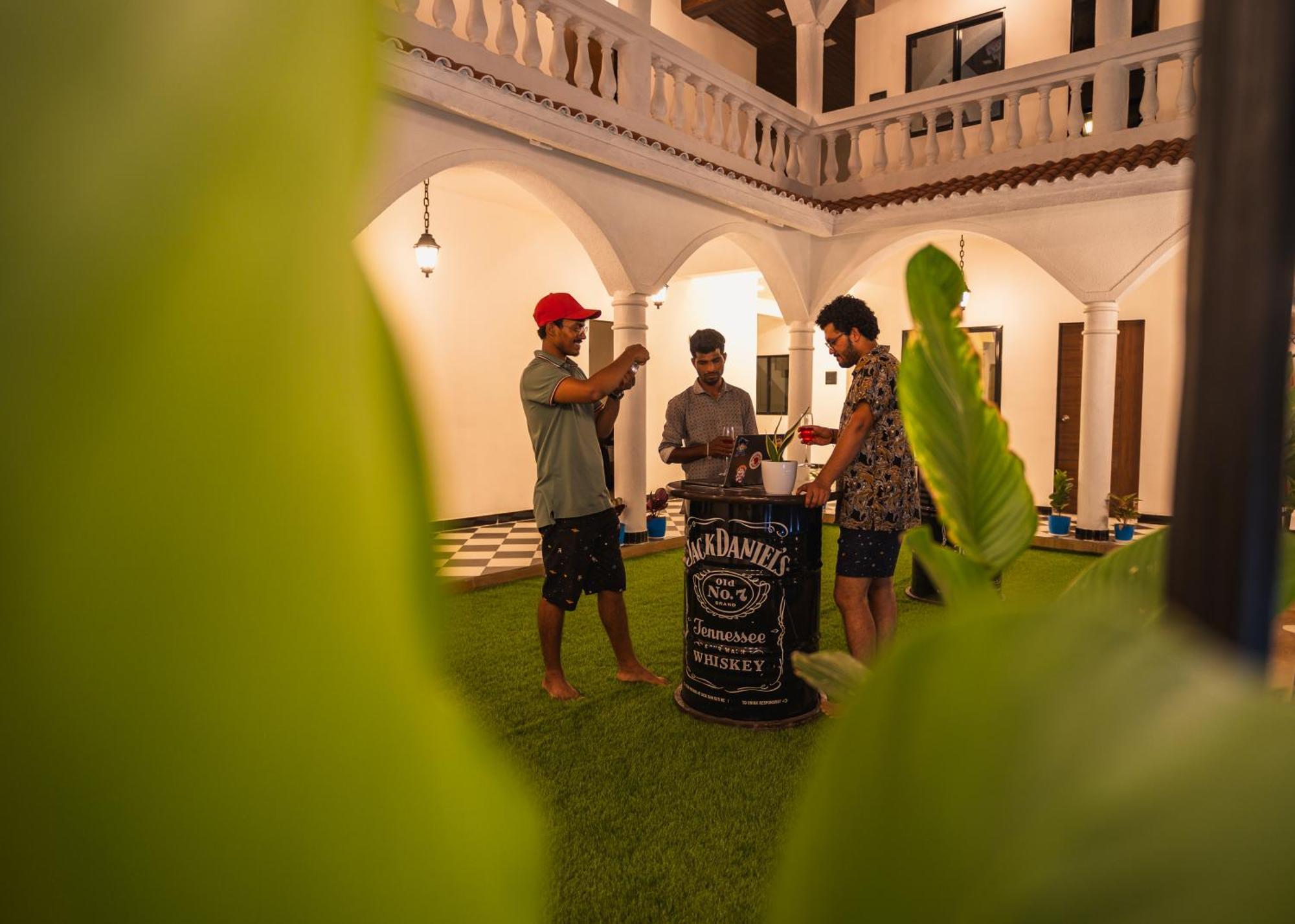 Hotel Sapphire Mansion à Alībāg Extérieur photo