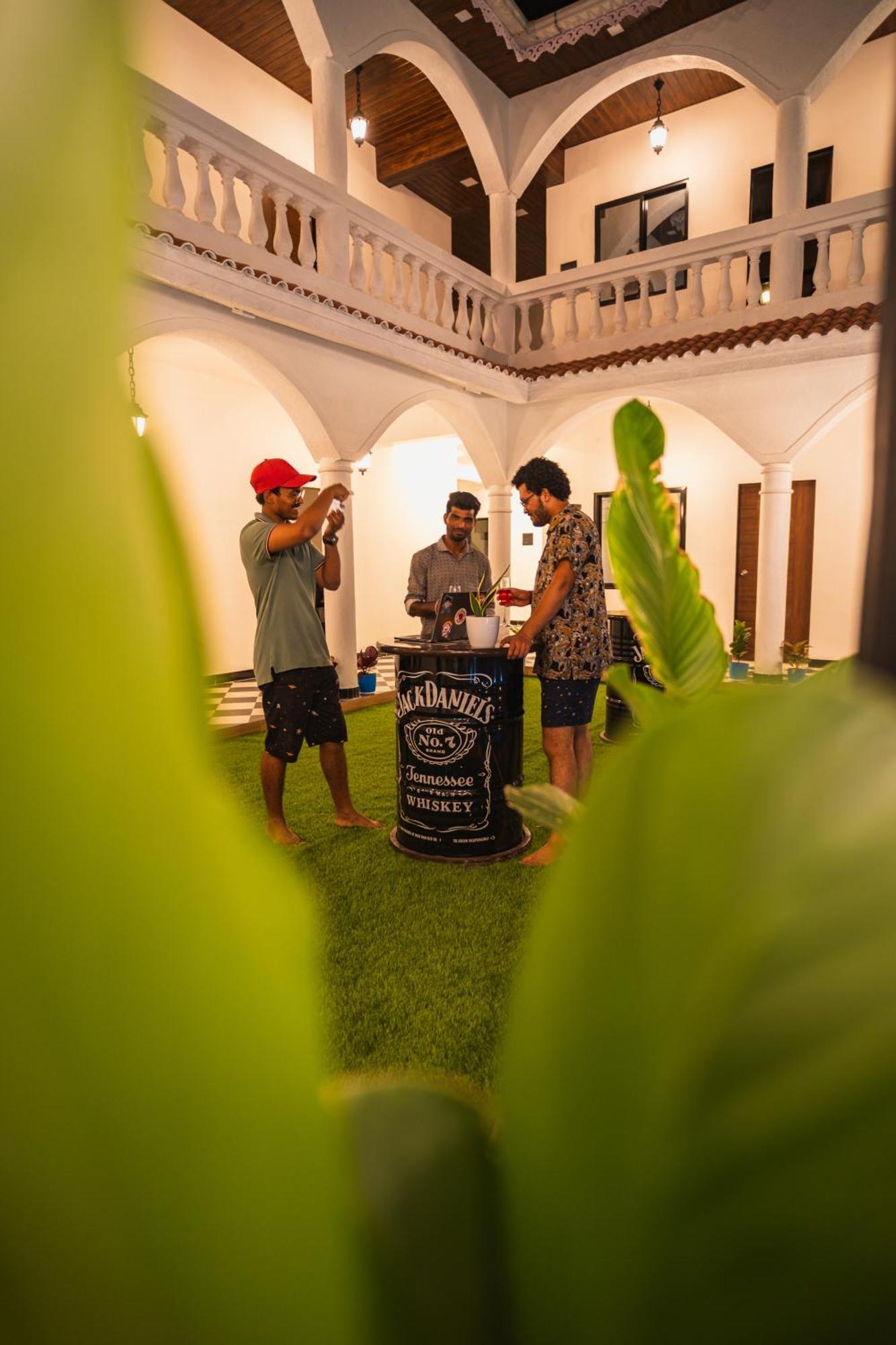Hotel Sapphire Mansion à Alībāg Extérieur photo