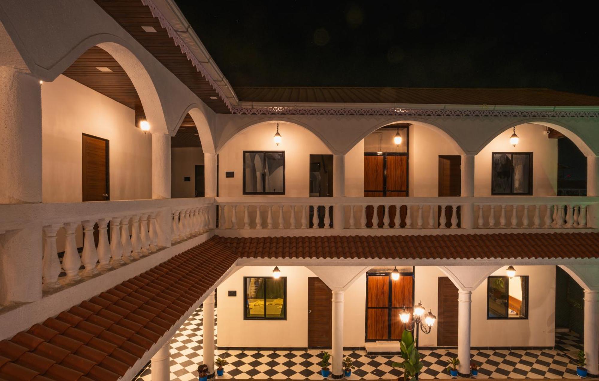 Hotel Sapphire Mansion à Alībāg Extérieur photo