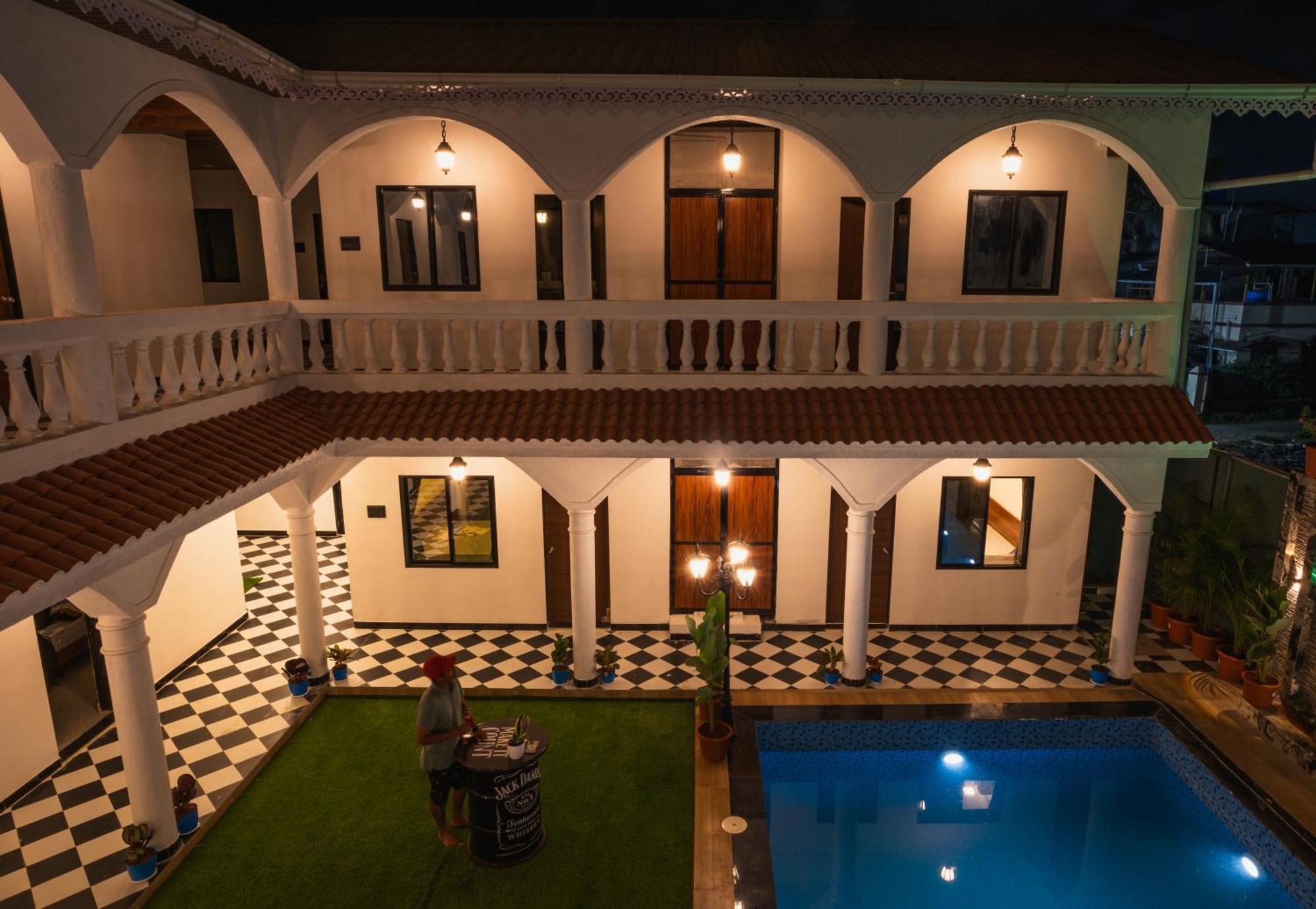 Hotel Sapphire Mansion à Alībāg Extérieur photo