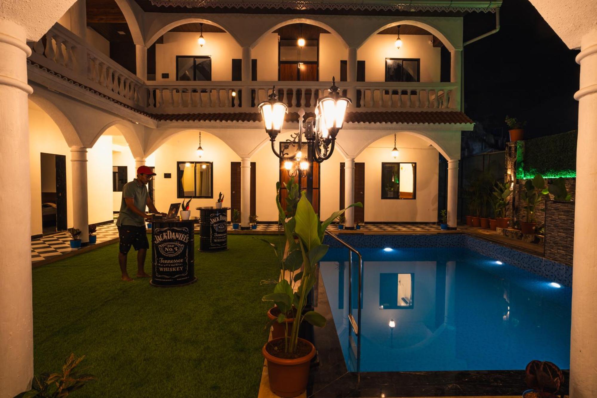 Hotel Sapphire Mansion à Alībāg Extérieur photo