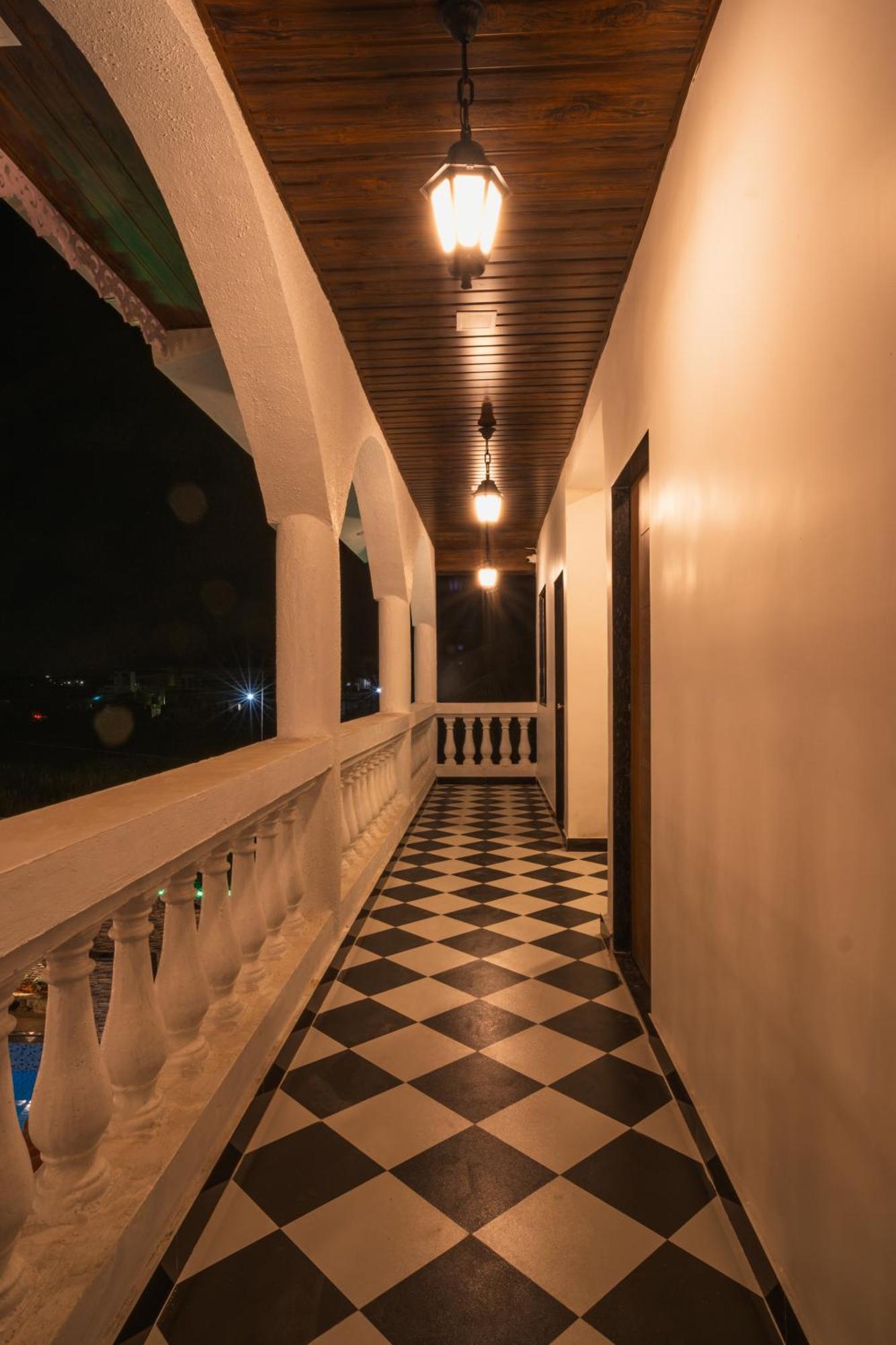 Hotel Sapphire Mansion à Alībāg Extérieur photo