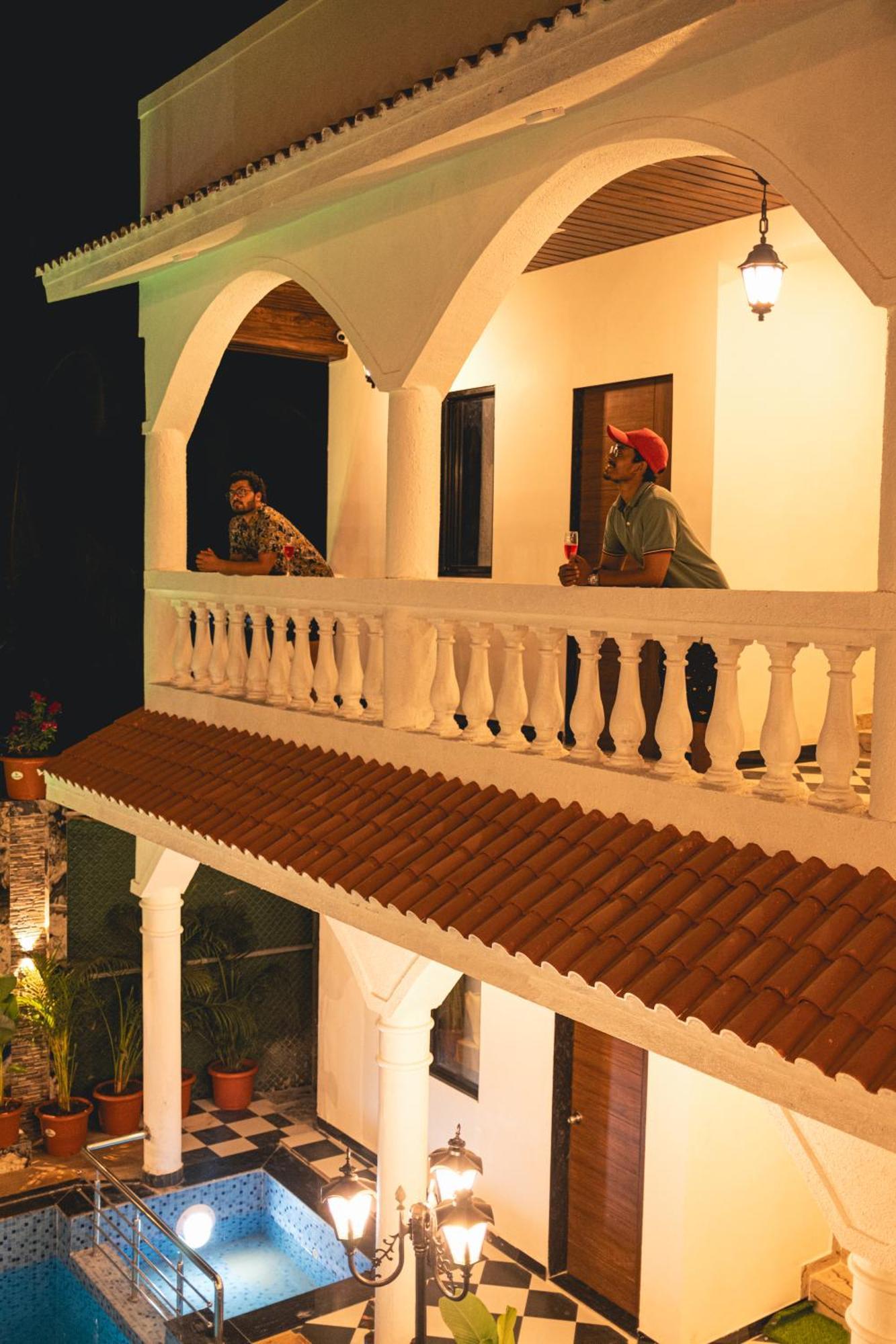 Hotel Sapphire Mansion à Alībāg Extérieur photo