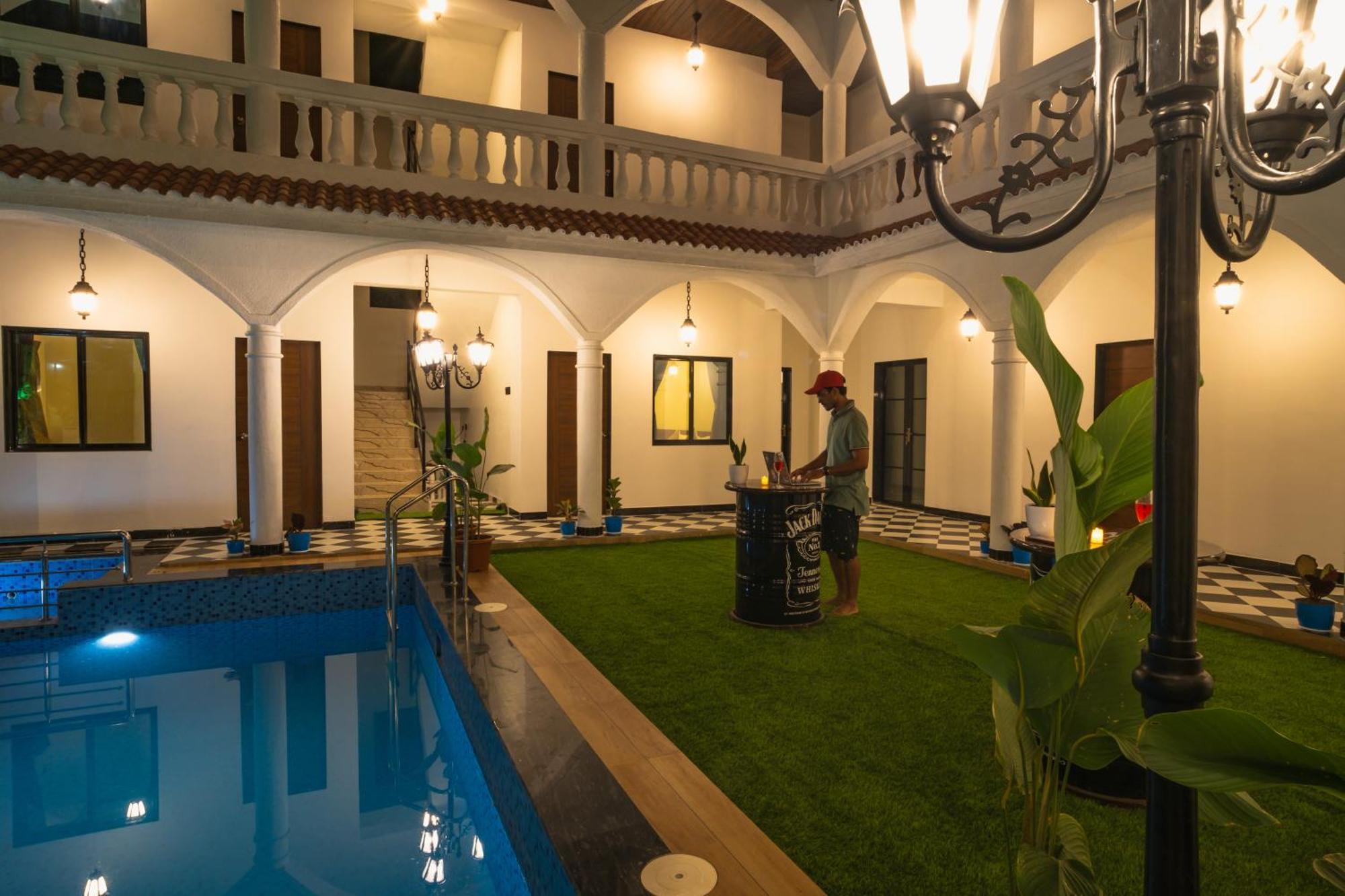 Hotel Sapphire Mansion à Alībāg Extérieur photo