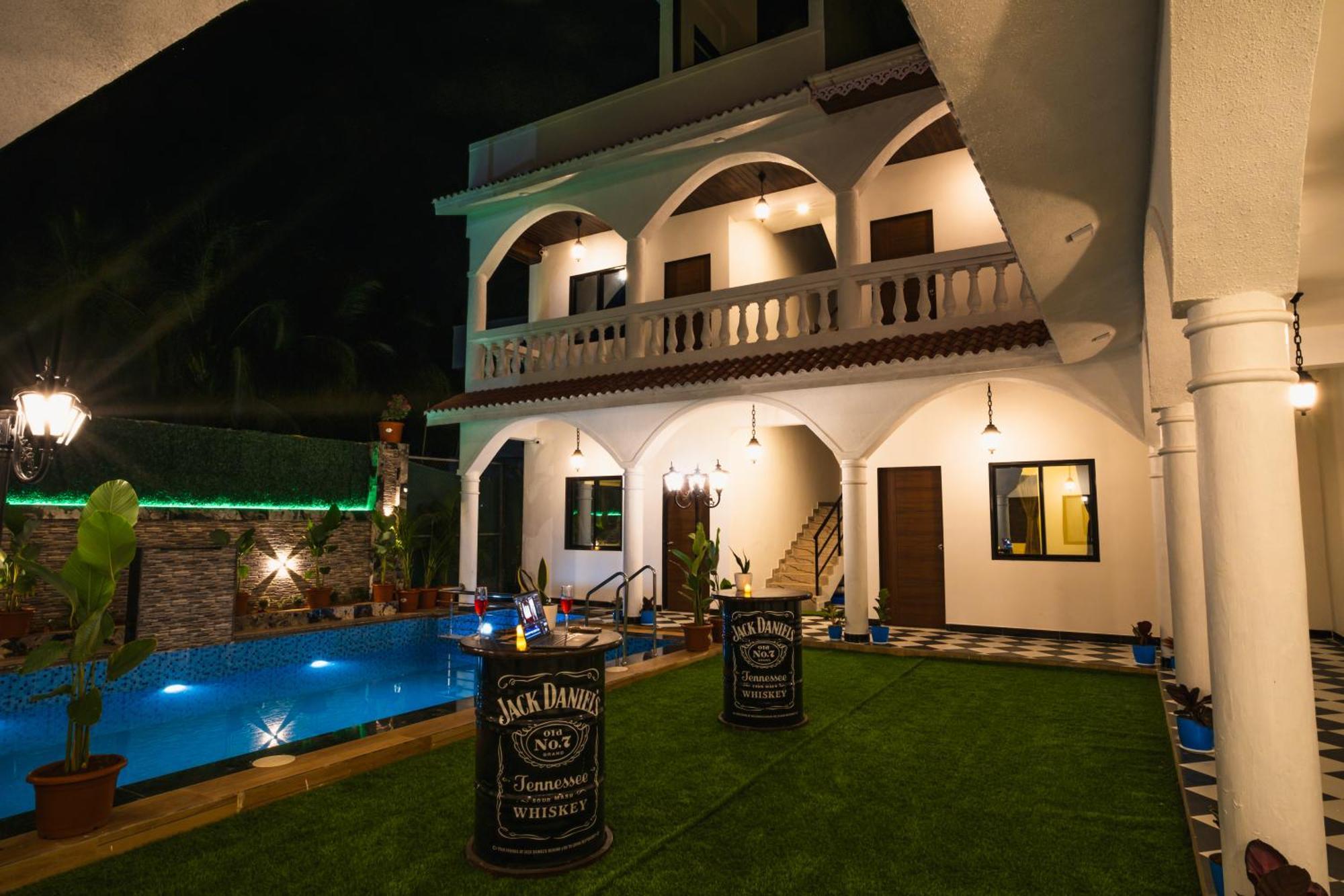 Hotel Sapphire Mansion à Alībāg Extérieur photo