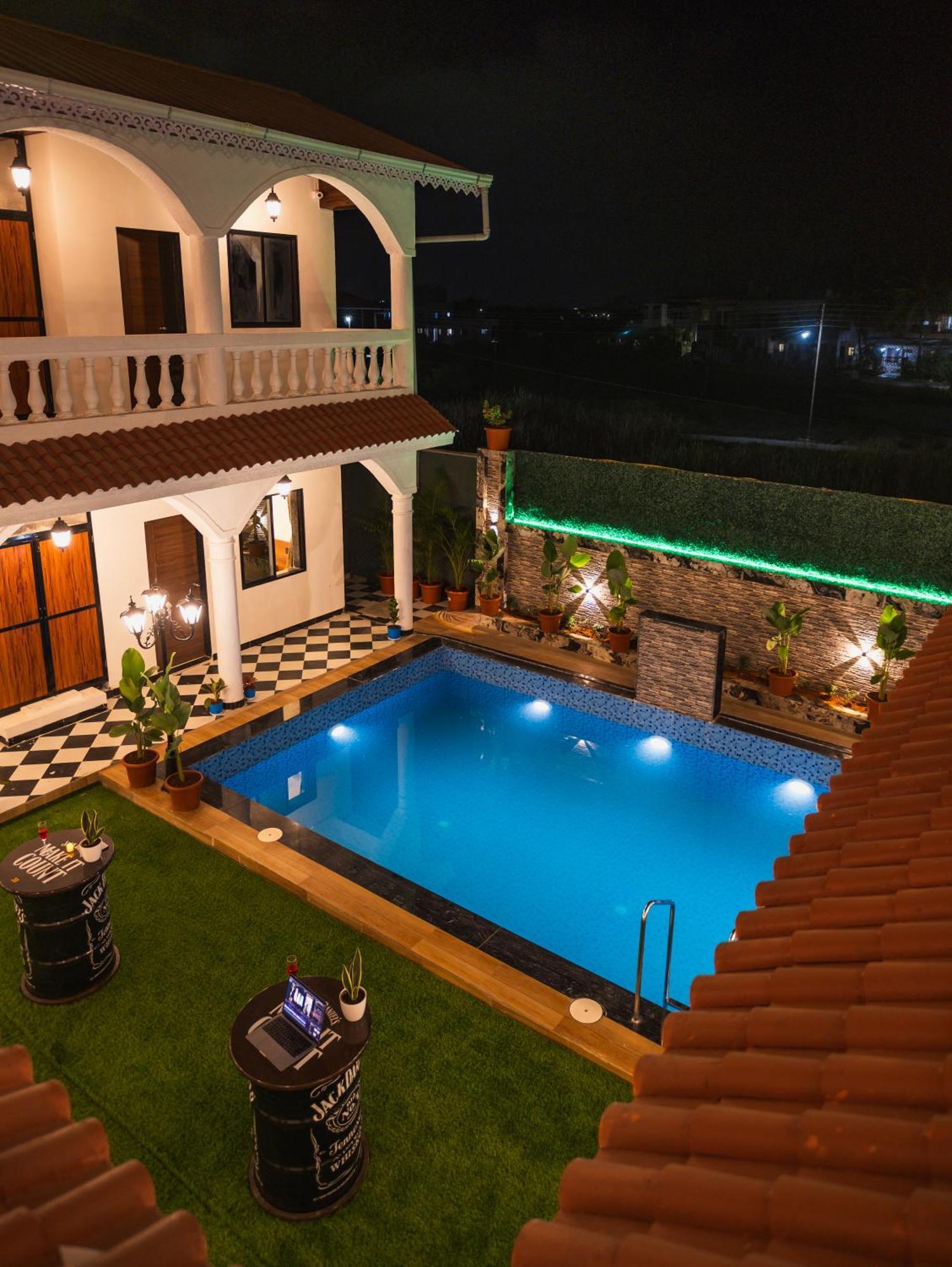 Hotel Sapphire Mansion à Alībāg Extérieur photo