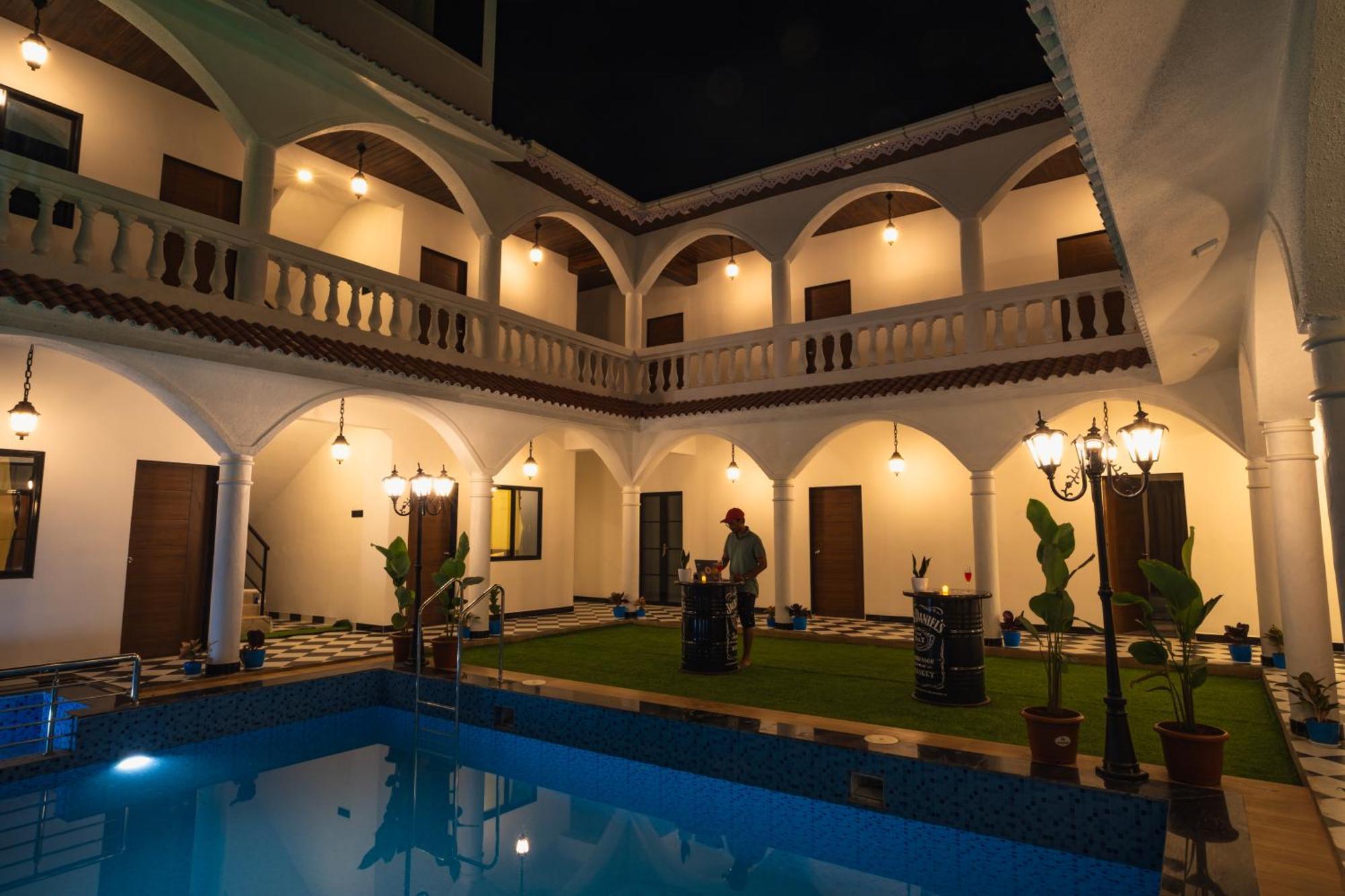 Hotel Sapphire Mansion à Alībāg Extérieur photo