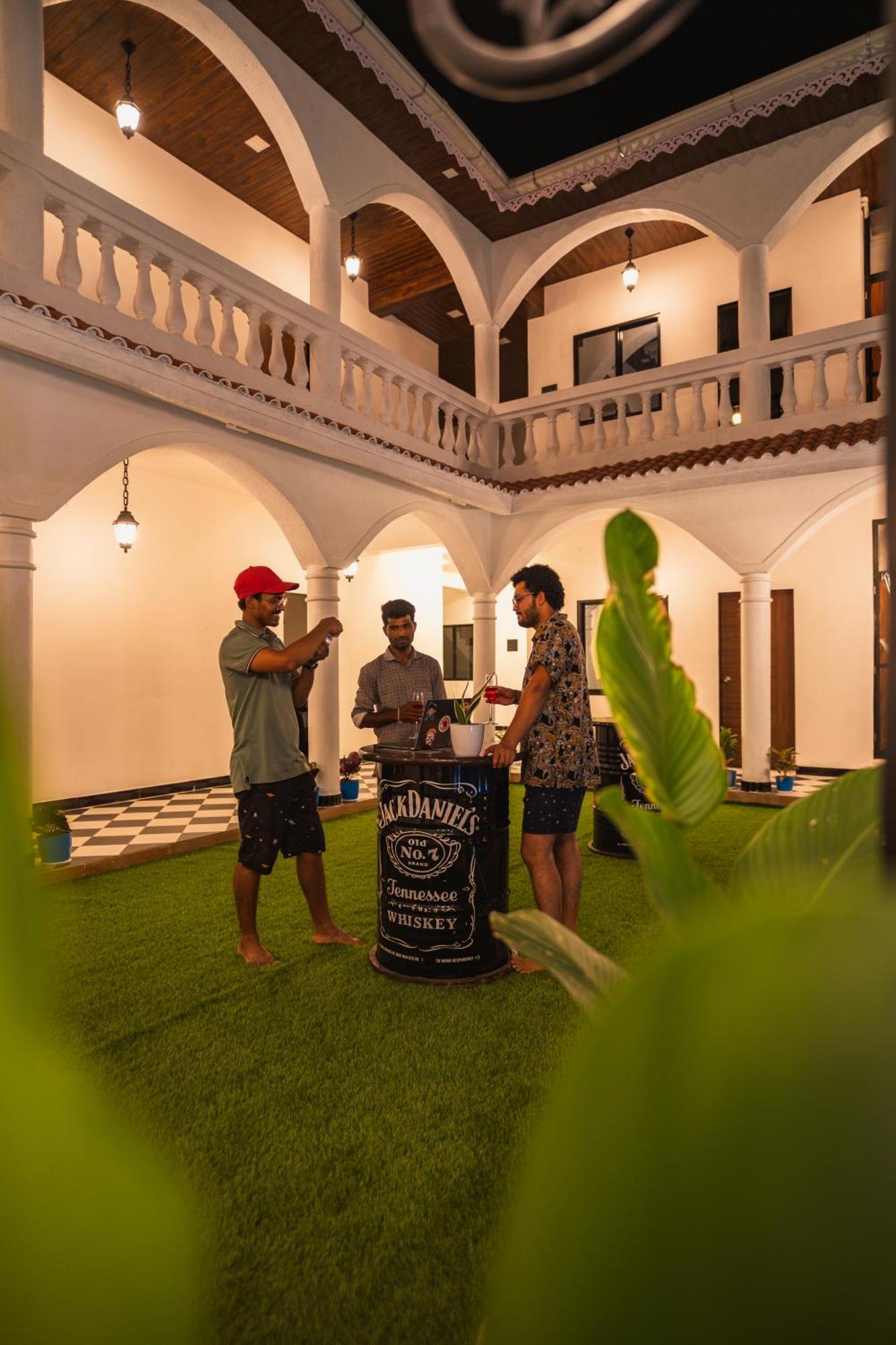 Hotel Sapphire Mansion à Alībāg Extérieur photo